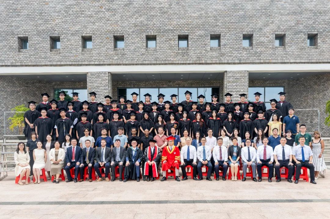 我校举行中外合作办学项目2025年毕业典礼暨学位授予仪式