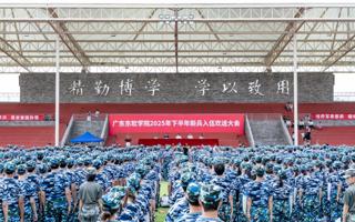 我校举行2025年下半年新兵入伍欢送仪式