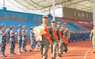 热烈欢送广东东软学院优秀学子光荣入伍！