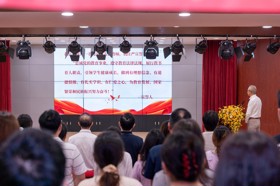 【新浪新闻】广东东软学院举行2025年新教职工培训