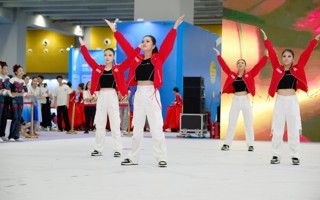 师生共舞，《我们》勇夺特等奖！