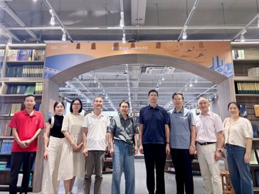 书海“鲜”采 精准服务 ——朱爱红副校长带队参加广东新华2025年秋季馆配会